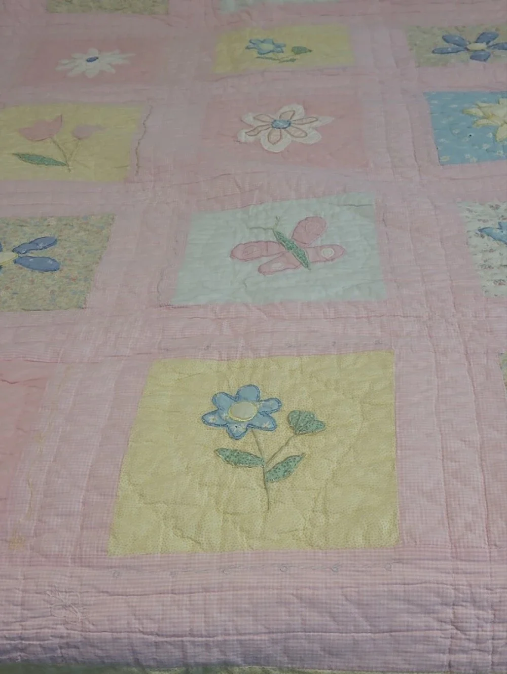 Cutter Quilt Pastel Pink Appliqué Floral Quilt - Soft Patchwork Bedding